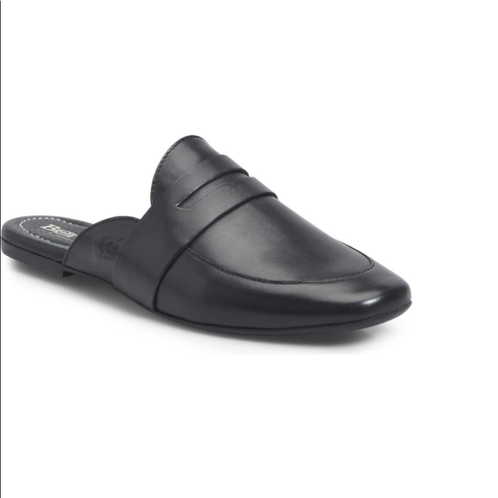 NWOT Born CAYO Slip-on tailored loafer. Size 8